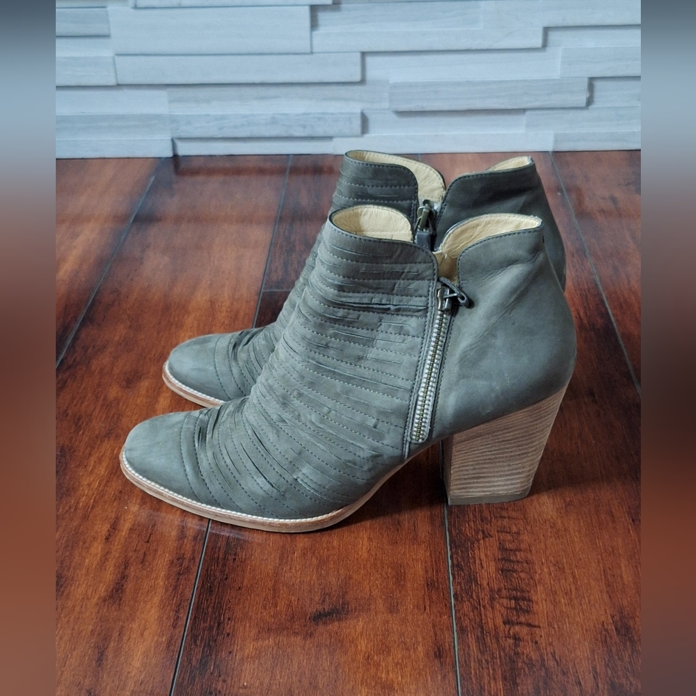 Paul Green Malibu Sliced Booties Size US 7.5